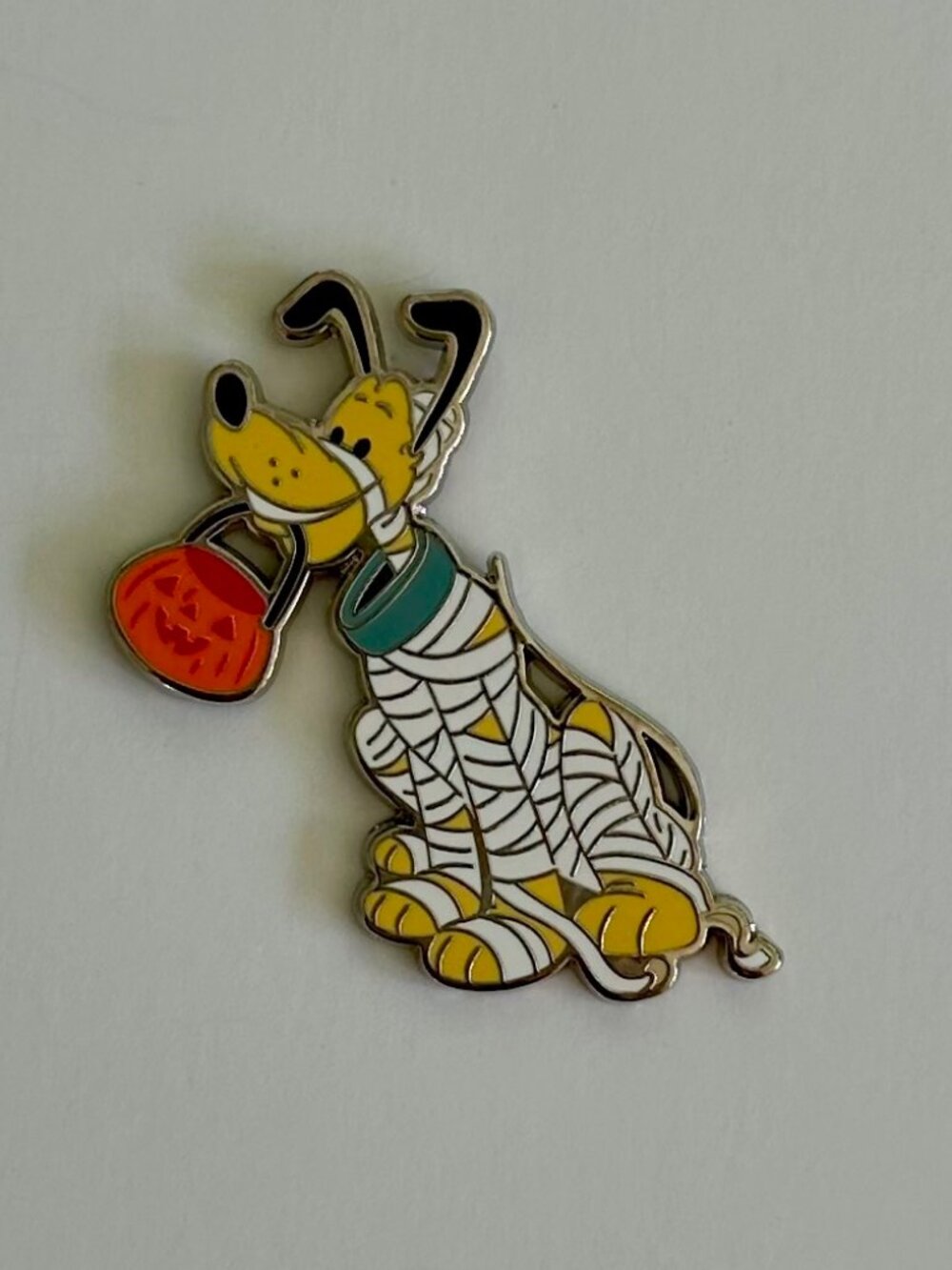 Disney Parks Halloween Pluto Mummy Mystery Pin Limited Release